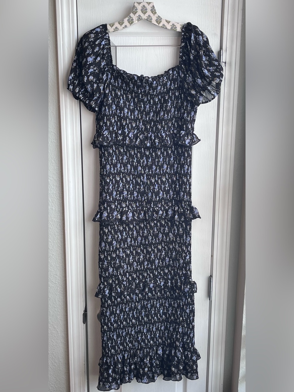 MABLE Women’s Black Blue Floral Smocked Tiered Maxi Dress Puff Sleeve Size Large